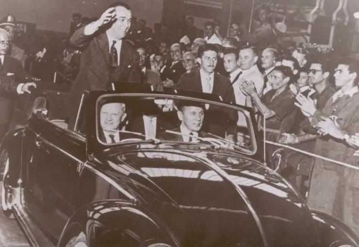 Presidente Juscelino Kubitschek inaugura a fábrica da Volkswagen em São Bernardo do Campo, SP, em novembro de 1959 — Foto: Divulgação