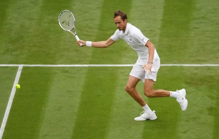 Medvedev em ação em Wimbledon — Foto: Mike Hewitt / Getty Images