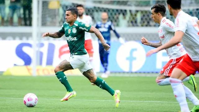 Dudu em ação pelo Palmeiras contra o Inter