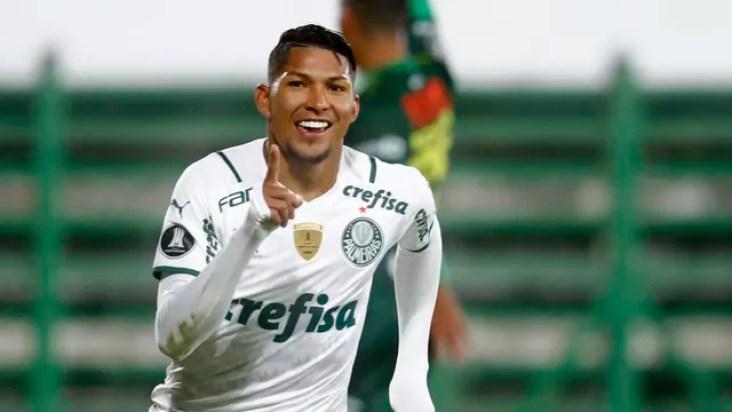 Rony comemora gol do Palmeiras contra o Defensa y Justicia