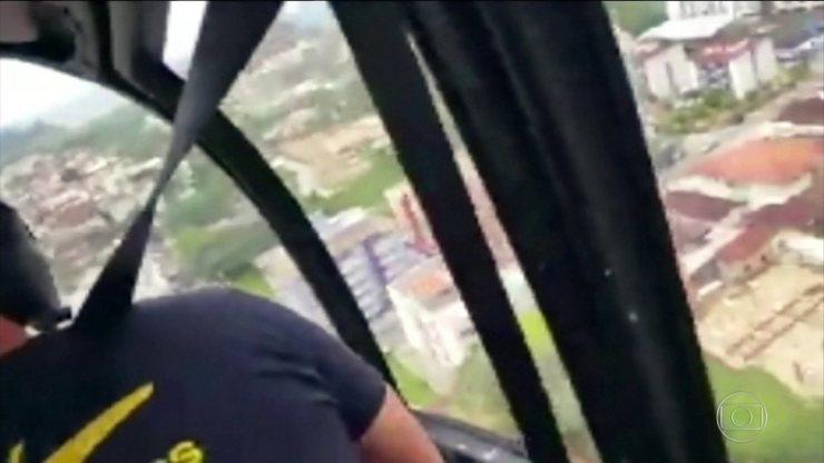 Casal filma a queda do helicóptero em que faziam um voo panorâmico