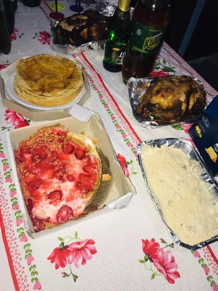 Ana Caroline alega que comida encomendada estava estragada quando chegou na casa dela — Foto: Arquivo Pessoal