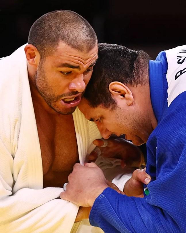 Rafael Silva perdeu para o georgiano Guram Tushishvili nas quartas do judô em Tóquio — Foto: REUTERS/Sergio Perez