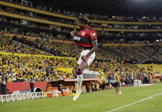 Bruno Henrique comemora em Barcelona-EQU x Flamengo — Foto: REUTERS/Santiago Arcos