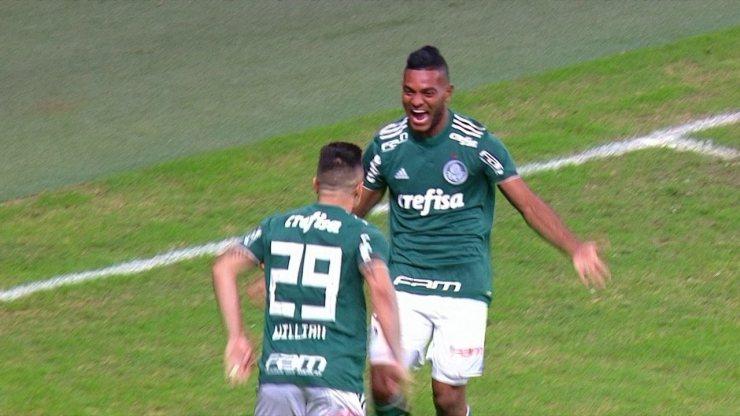 Gol do Palmeiras! Borja avança e toca para Willian abrir o placar aos 2' do 1º