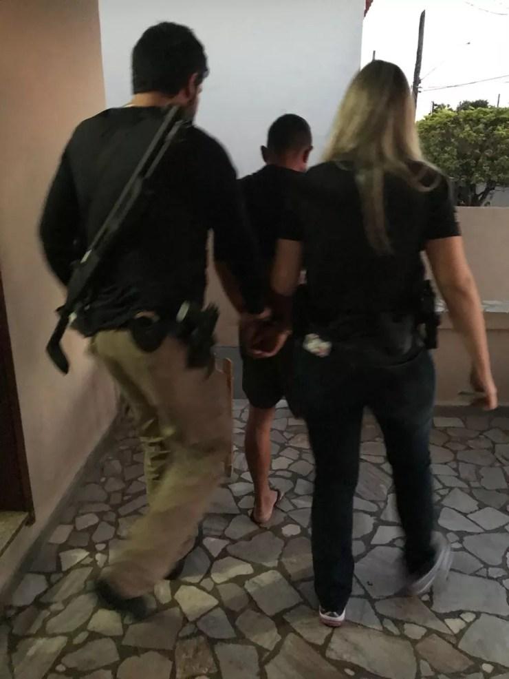 Homem de 40 anos foi preso durante a operação Cronos na região de Marília  (Foto: Polícia Civil / Divulgação)