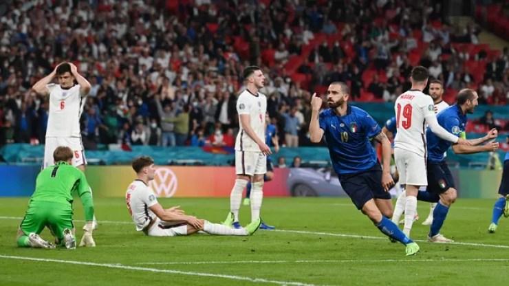 Bonucci vibra com o gol de empate da Itália contra a Inglaterra