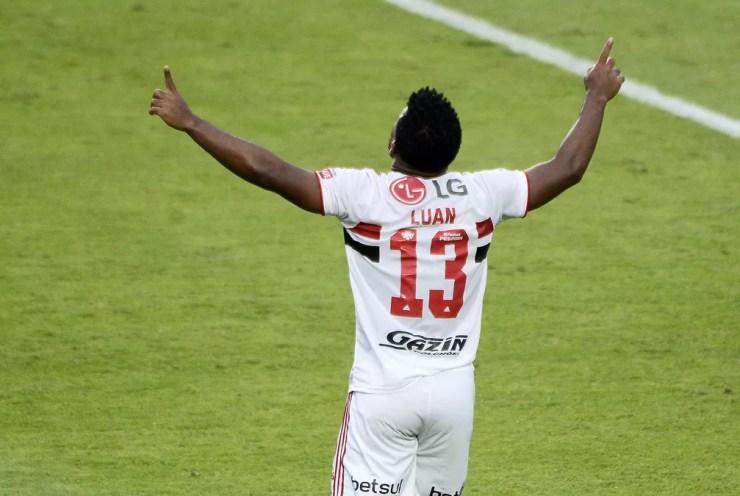 Luan, camisa 13 do São Paulo, comemora o gol anotado na final: uniforme valioso — Foto: Marcos Ribolli
