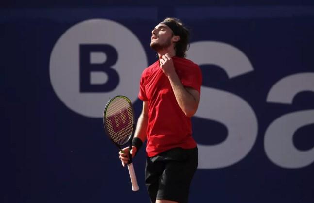 Tsitsipas durante a final em Barcelona — Foto: Reuters/Albert Gea