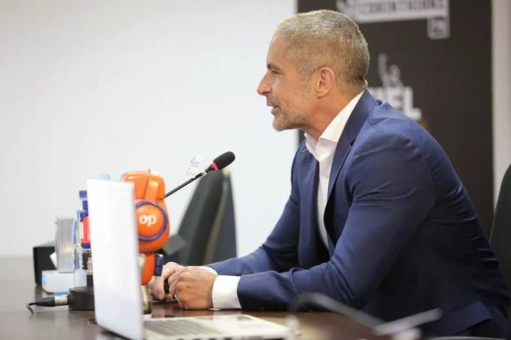Sylvinho, novo técnico do Corinthians, em sua apresentação — Foto: Rodrigo Coca/Ag.Corinthians