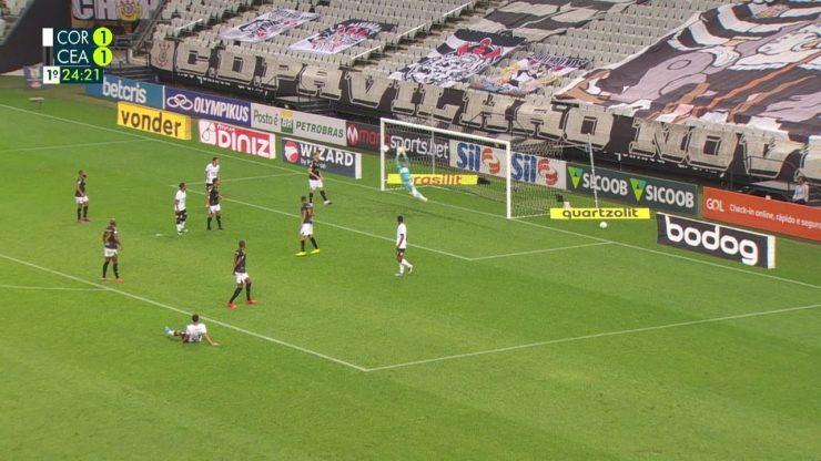 Araos chuta de fora e exige grande defesa de Richard, aos 24 do 1ºT