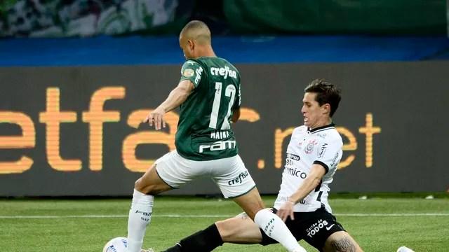 Mateus Vital e Mayke em Palmeiras x Corinthians