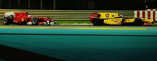 Alonso ficou preso atrás de Petrov no GP de Abu Dhabi de 2010 e perdeu o título (Foto: Getty Images)
