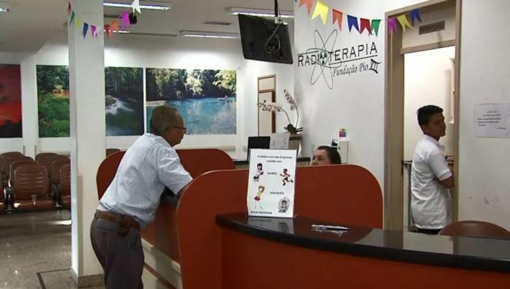 Pacientes da radioterapia ficaram sem atendimento no Hospital de Câncer em Barretos (Foto: Chico Escolano/EPTV)