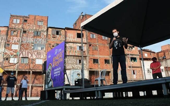 Guilherme Boulos discursa durante convenção no Morro da Lua%2C na Zona Sul de São Paulo