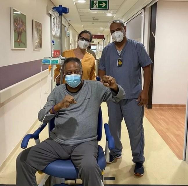Pelé posta foto de recuperação no hospital — Foto: Reprodução