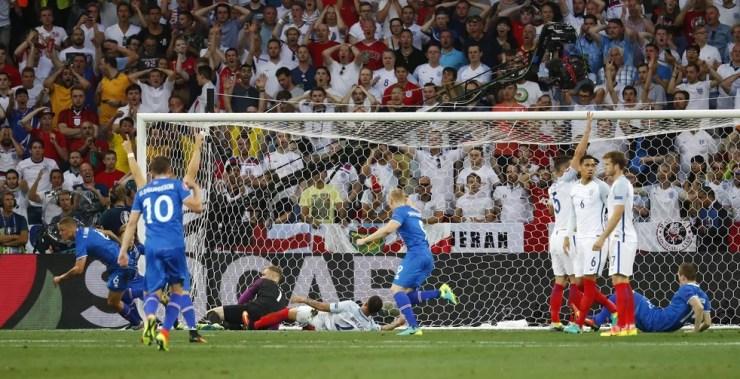 Islândia comemora gol contra a Inglaterra na Euro 2016 — Foto: Reuters