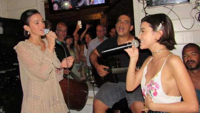 Bruna Marquezine cantou com Manu Gavassi  — Foto: Ana Clara Marinho/TV Globo