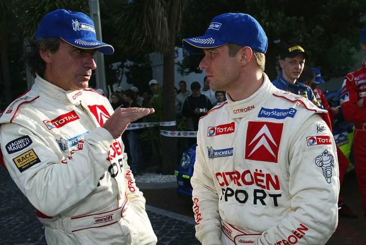 Carlos Sainz e Sébastien Loeb no Mundial de Rali de 2005 — Foto: Reporter Images/Getty Images)