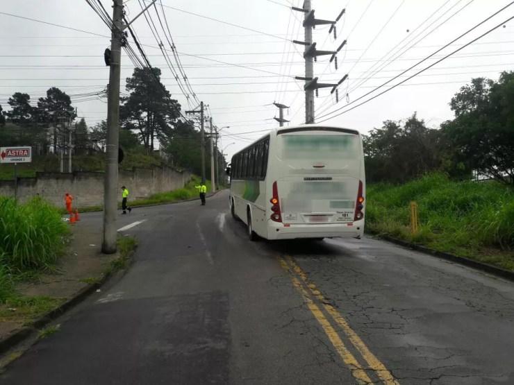 Motorista do ônibus atingiu o ciclista ao fazer a conversão para a esquerda (Foto: Departamento de Trânsito de Jundiaí/Divulgação)