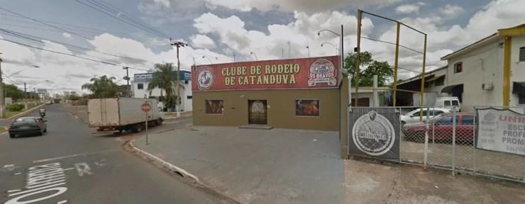 Festa é realizada no Clube de Rodeio de Catanduva (Foto: Reprodução/Google Street View)