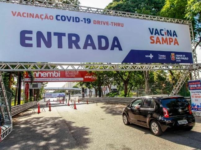 Ponto drive-thru de vacinação contra Covid no Anhembi, na Zona Norte de São Paulo — Foto: Alexandre Moreira