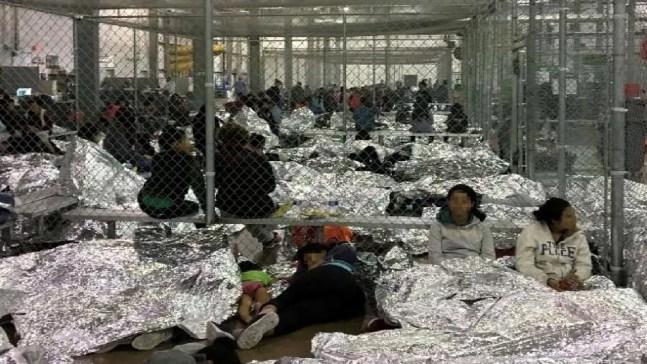 Junho de 2019 - Uma área cercada superlotada mantém famílias imigrantes presas em um Centro de Processamento da Patrulha de Fronteira em McAllen, no estado do Texas, nos EUA, em 11 de junho de 2019   — Foto: Escritório do Inspetor Geral/DHS/Divulgação via Reuters