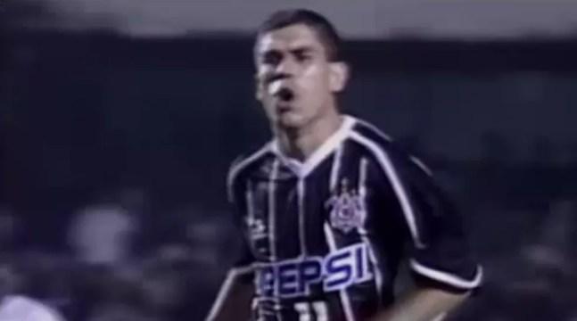 Gol de Ricardinho completa 20 anos — Foto: Reprodução / SporTV