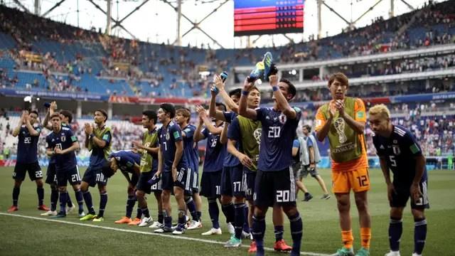 Japão perde para a Polônia, mas vai às oitavas com ajuda da Colômbia e desempate nos cartões