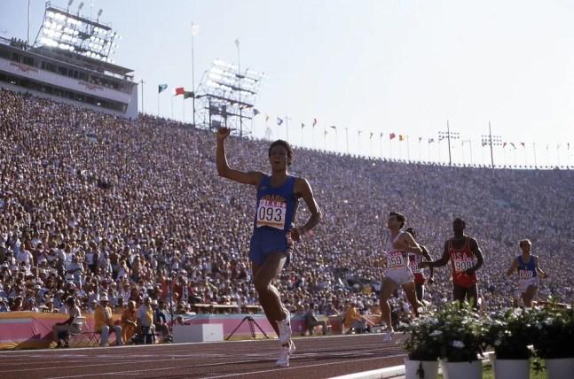 Joaquim Cruz vence a prova dos 800m com recorde olímpico na Olimpíada de Los Angeles 1984 — Foto: Walt Disney Television via Getty Images