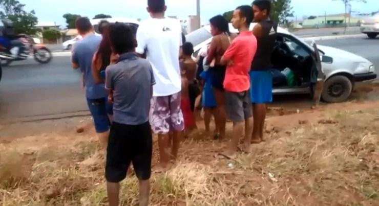 Carro é flagrado transportando 17 pessoas na BR-040, em Santa Maria (DF) — Foto: Polícia Federal Rodoviária/Divulgação