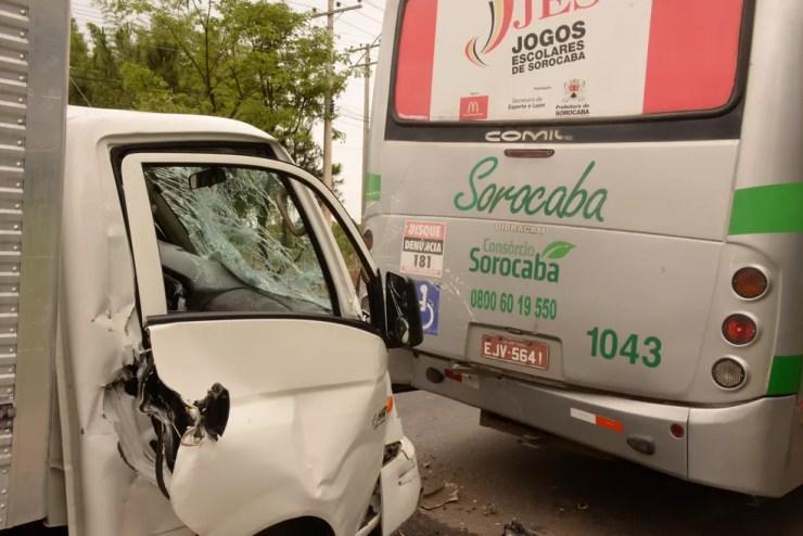 O motorista foi socorrido com ferimentos leves (Foto: Júlio Leite de Oliveira/Arquivo Pessoal)