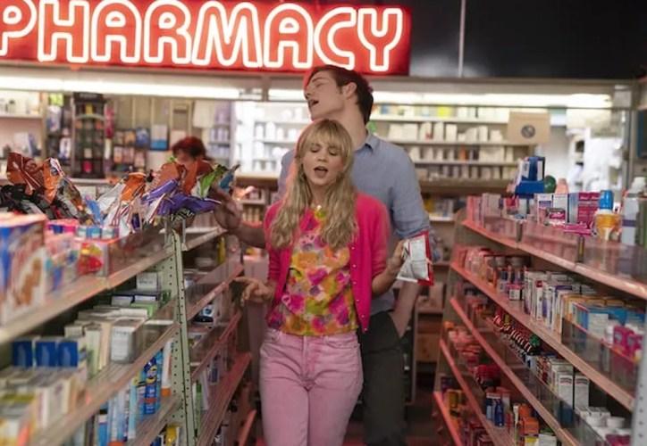 Carey Mulligan e Bo Burnham em 'Bela Vingança' — Foto: Divulgação/Focus Feature