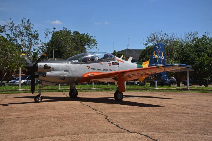 Especial 80 anos: Academia da Força Aérea apresenta aviões com pinturas comemorativas