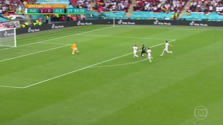 Aos 35 min do 2º tempo - chute para fora de Thomas Müller da Alemanha contra a Inglaterra