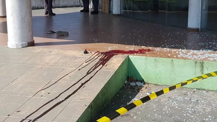 Soldado da PM foi baleado enquanto trabalhava na Vila Margarida, em São Vicente — Foto: Thais Rozo/g1