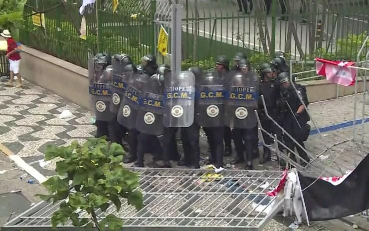 Protesto contra a reforma da Previdência em SP tem tumulto e repressão policial  — Foto: Reprodução/TV Globo