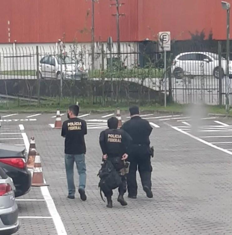 Polícia Federal cumpre mandados de busca e apreensão na Prefeitura de Guarujá — Foto: Divulgação/Thiago Rodrigues