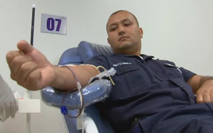 Guardas municipais doaram sangue para repor bolsas usadas em colegas baleados  (Foto: Reprodução/TV TEM)