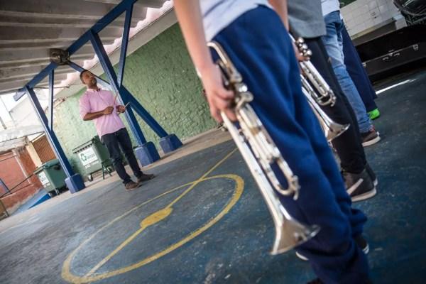 Para implementar a lei que prevê o ensino de música nas escolas, um dos entraves é a formação de professores — Foto: Fábio Tito/G1
