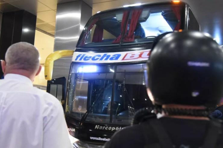 Vidro do ônibus do Santos após apedrejamento na Argentina — Foto: Ivan Storti/Santos FC