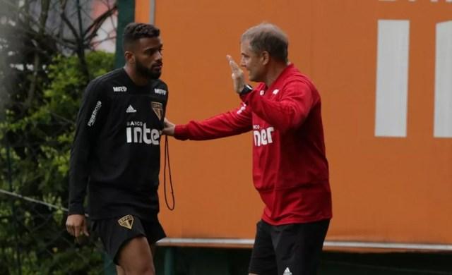 Reinaldo admite incômodo por goleada sofrida pelo São Paulo contra o rival na Arena, em 2015 — Foto: Rubens Chiri / saopaulofc.net
