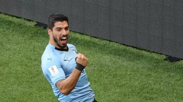 Suárez comemora gol que definiu a vitória do Uruguai contra a Arábia Saudita