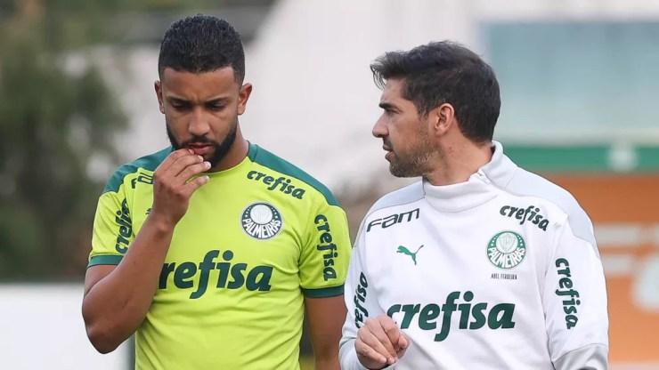 Jorge e Abel Ferreira durante treino do Palmeiras na Academia de Futebol — Foto: Cesar Greco