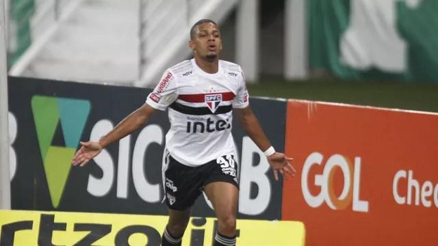 Brenner comemora o gol do São Paulo