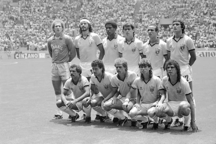 Sócrates e Casagrande em jogo do Brasil na Copa do Mundo de 1986 — Foto: Equipe AE / Estadão Conteúdo
