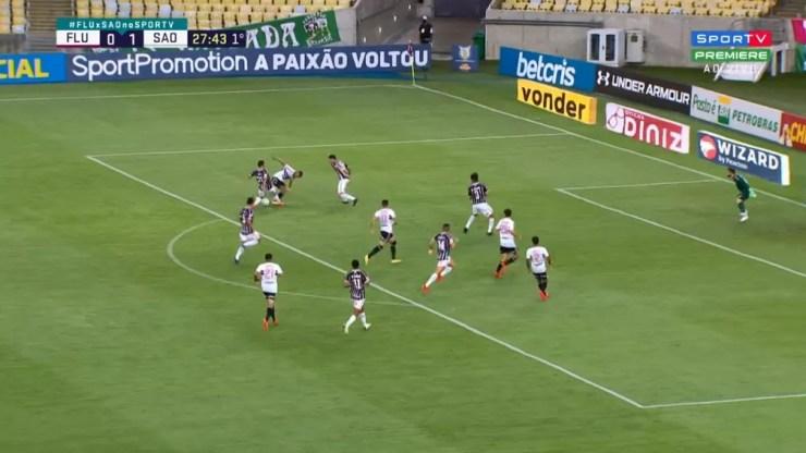 Ataque do São Paulo contra o Fluminense — Foto: ge
