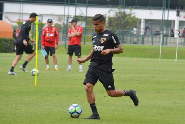 Everton, em treino no CT do São Paulo — Foto: Érico Leonan / saopaulofc.net
