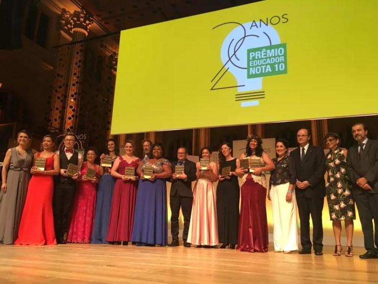 Os dez vencedores do prêmio Educador Nota 10 de 2017 (Foto: Ana Carolina Moreno / G1)