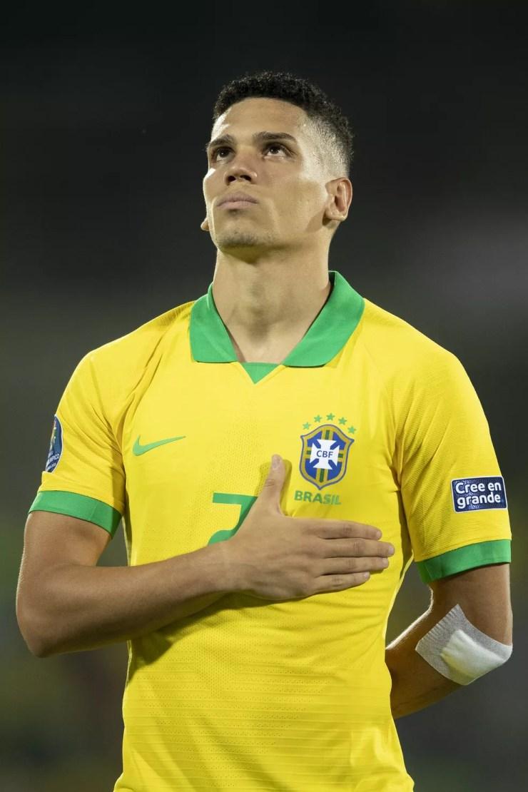 Paulinho foi titular da Seleção no Pré-Olímpico — Foto: Lucas Figueiredo / CBF